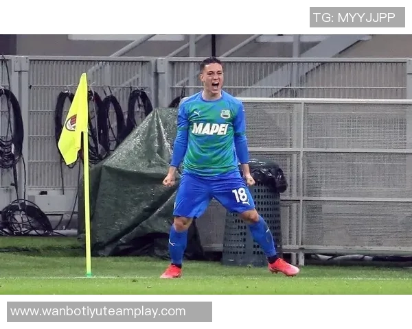 国米多特等多家俱乐部关注西汉姆联15岁后卫费约库转会动态